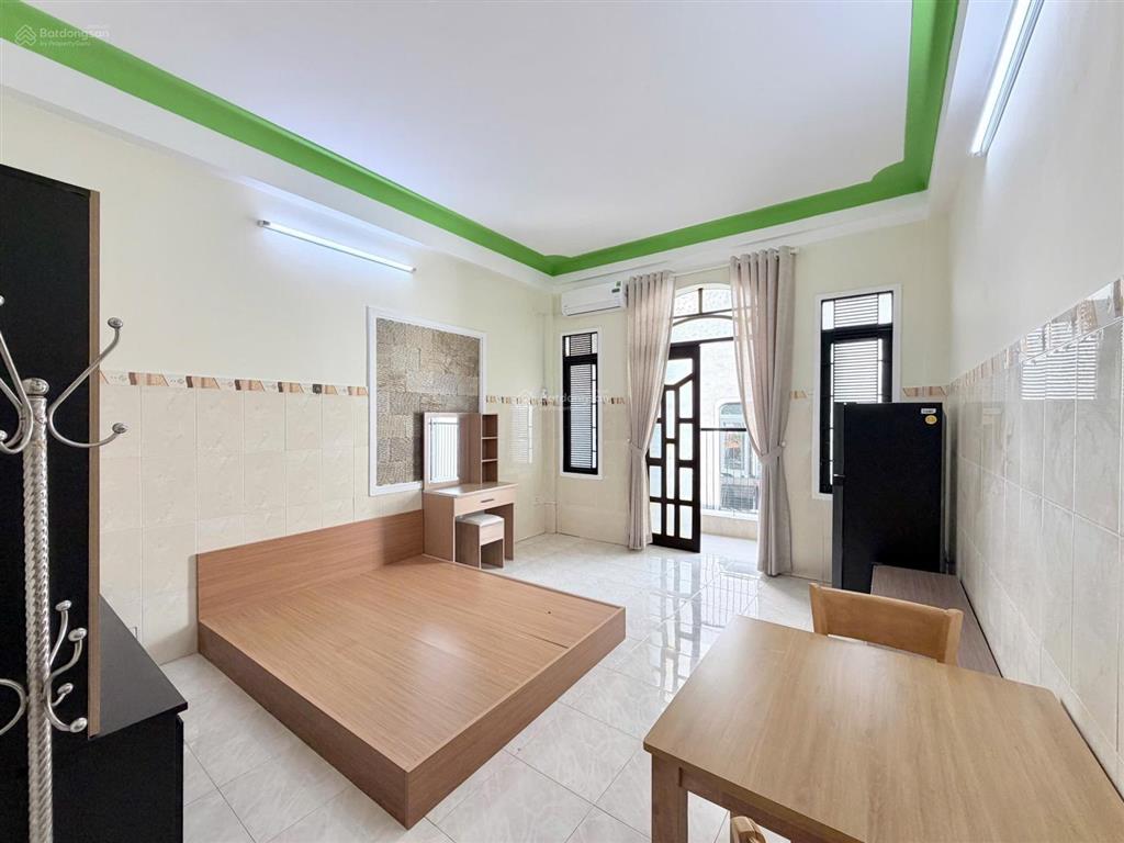 Ch studio  cửa sổ  ban công full nt gần ngã tư phú nhuận
