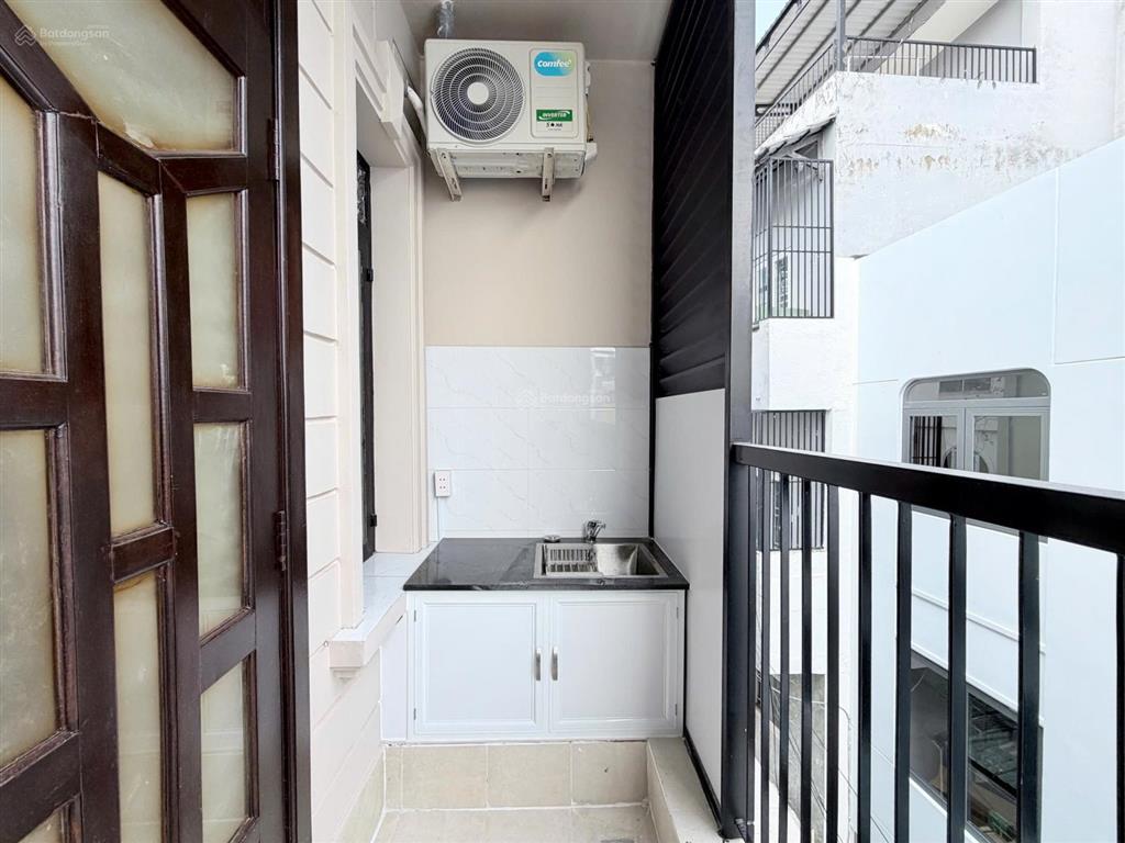Ch studio  cửa sổ  ban công full nt gần ngã tư phú nhuận
