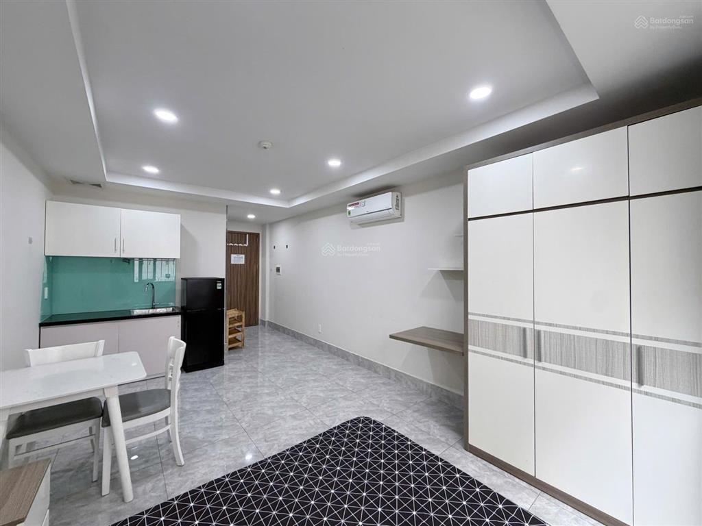 Cho thuê căn hộ studio cửa sổ ban công full nt nằm ngay chợ bà chiểu