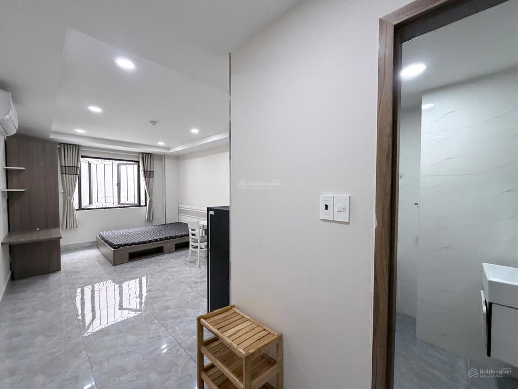 Cho thuê căn hộ studio cửa sổ ban công full nt nằm ngay chợ bà chiểu