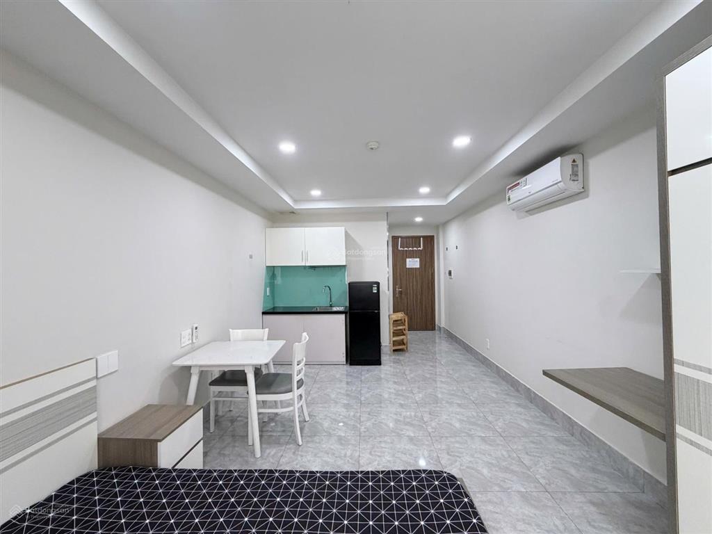 Cho thuê căn hộ studio cửa sổ ban công full nt nằm ngay chợ bà chiểu