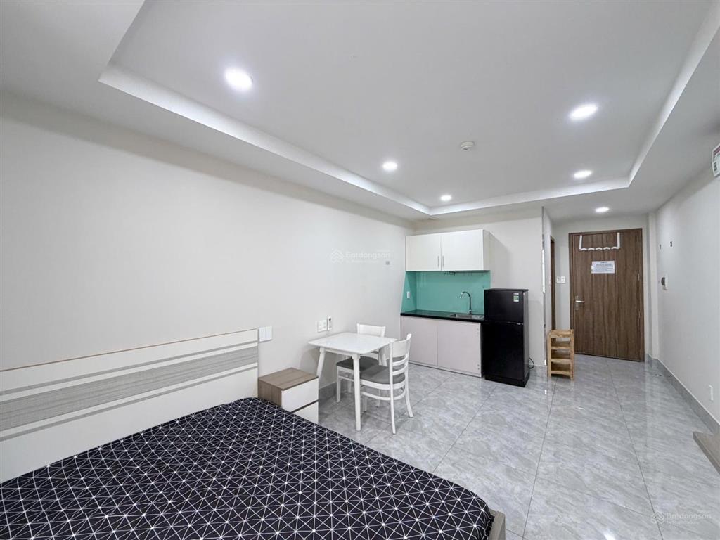 Cho thuê căn hộ studio cửa sổ ban công full nt nằm ngay chợ bà chiểu