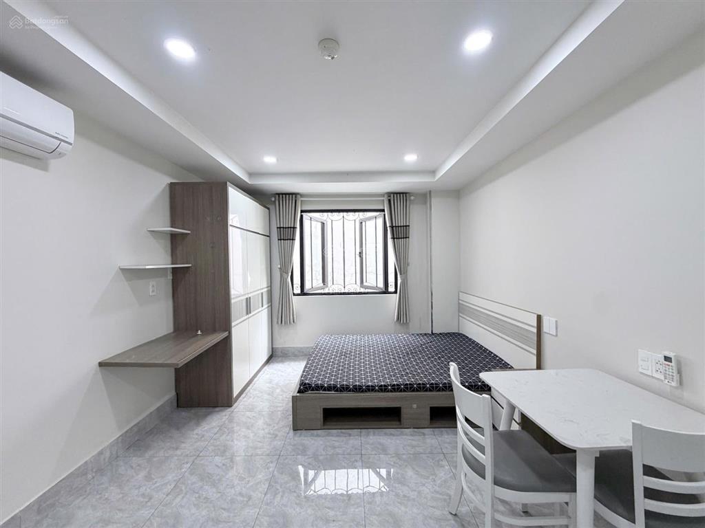 Cho thuê căn hộ studio cửa sổ ban công full nt nằm ngay chợ bà chiểu