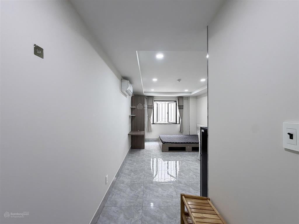 Cho thuê căn hộ studio cửa sổ ban công full nt nằm ngay chợ bà chiểu