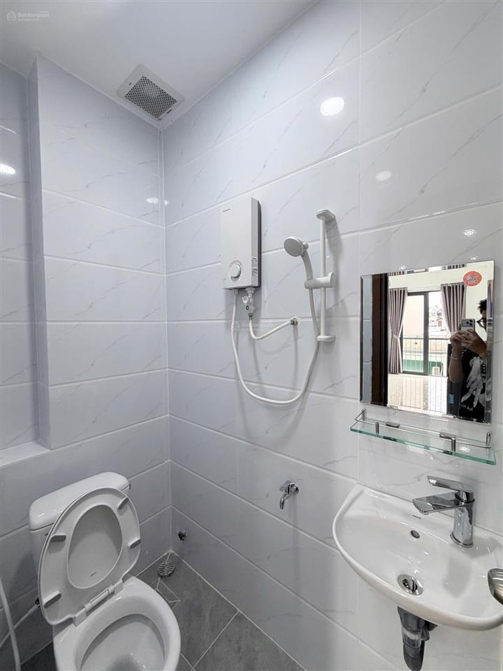 Căn hộ  studio  cửa sổ  ban công  mới 100%  hầm xe thang máy  ngay chợ bà chiểu