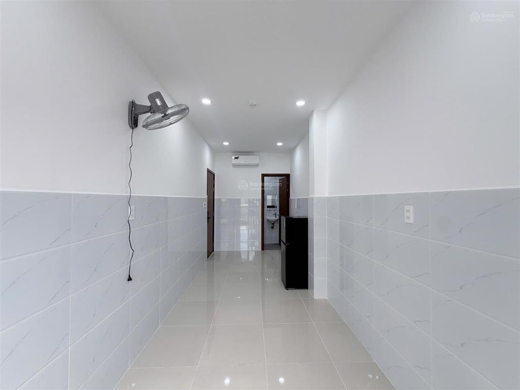 Căn hộ  studio  cửa sổ  ban công  mới 100%  hầm xe thang máy  ngay chợ bà chiểu