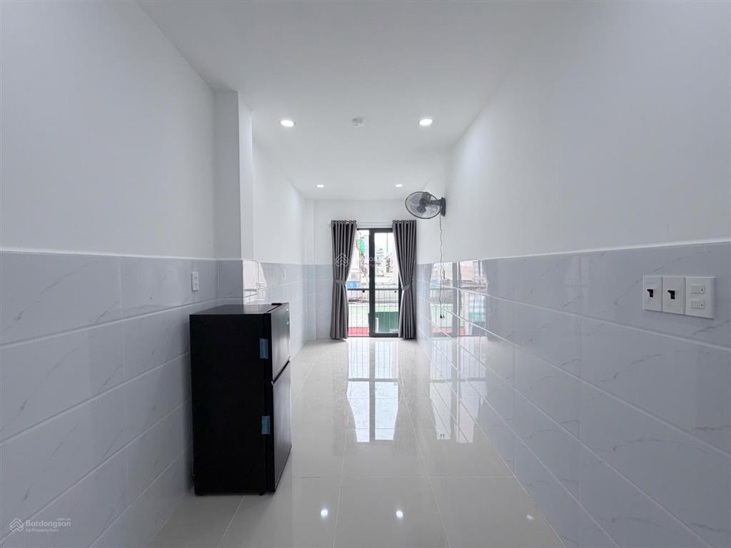 Căn hộ  studio  cửa sổ  ban công  mới 100%  hầm xe thang máy  ngay chợ bà chiểu