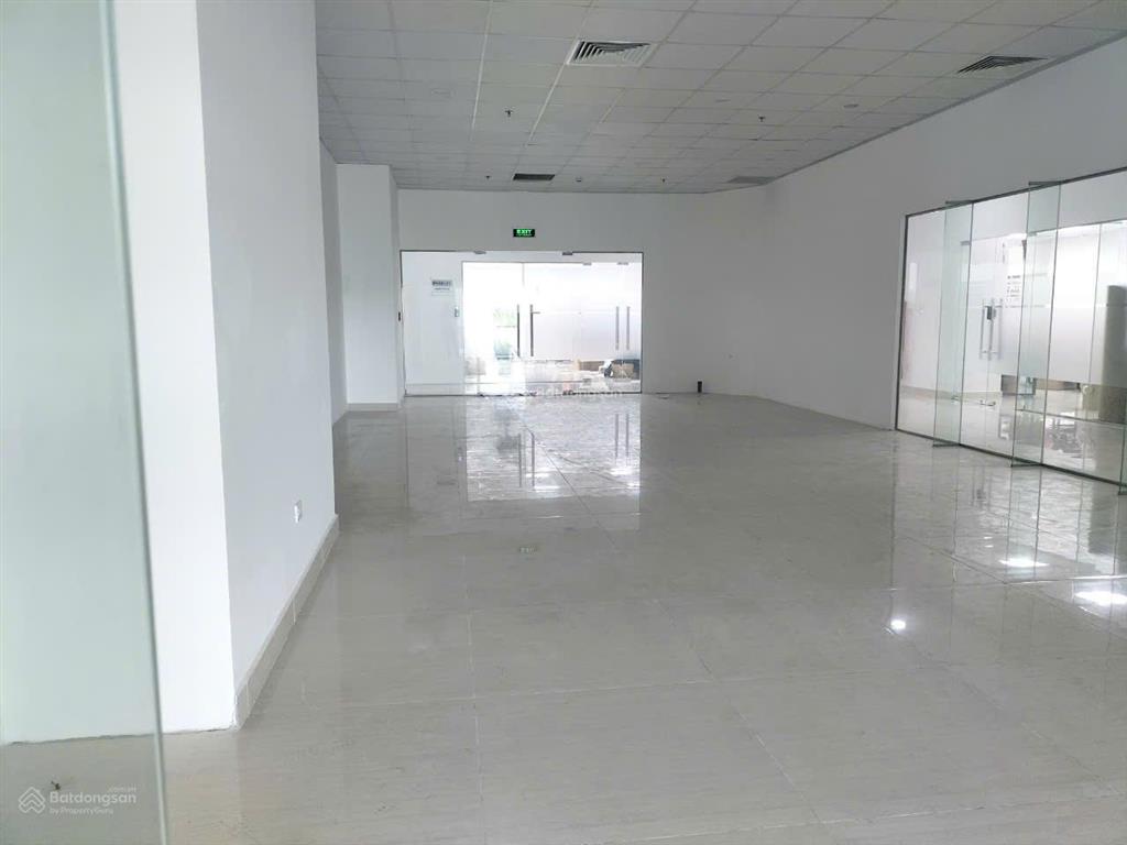 Chính chủ cần bán căn shop thương mại chân đế chung cư ia20 ciputra  76m  chỉ 3,x tỷ