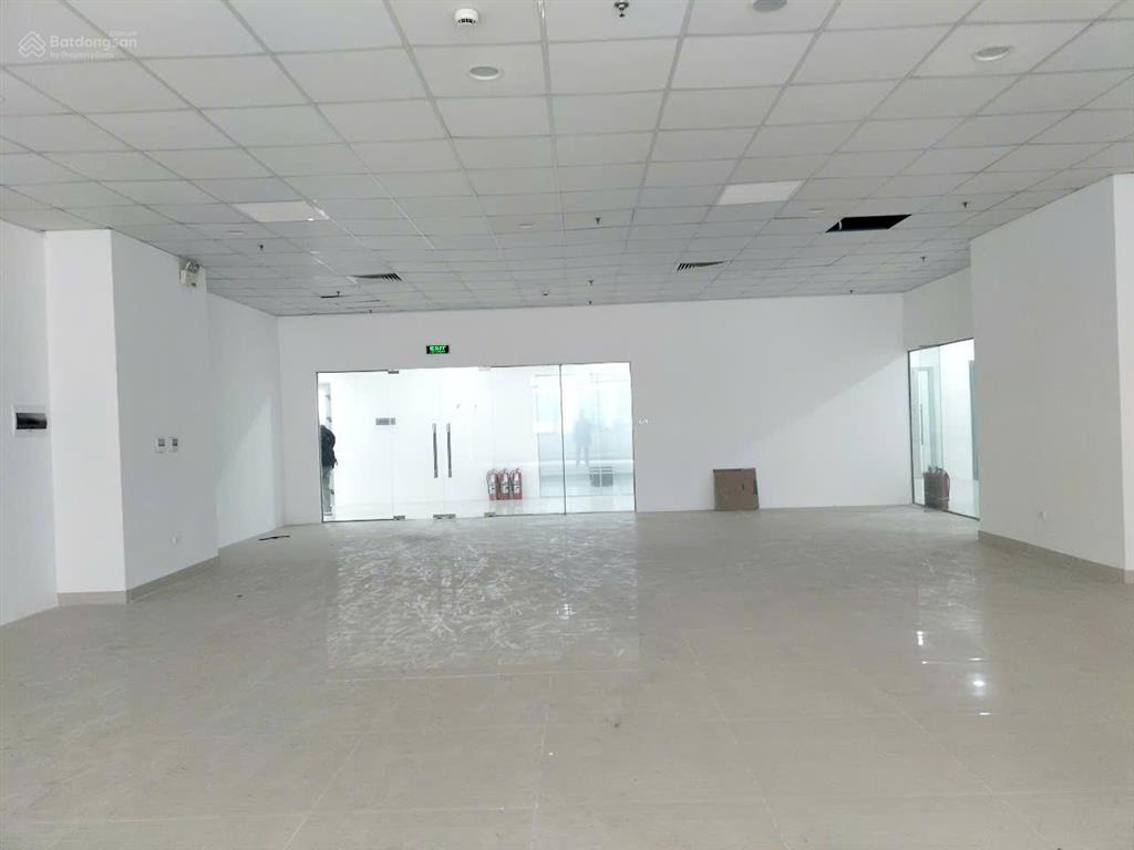 Chính chủ cần bán căn shop thương mại chân đế chung cư ia20 ciputra  76m  chỉ 3,x tỷ