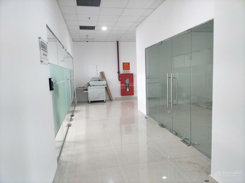 Chính chủ cần bán căn shop thương mại chân đế chung cư ia20 ciputra  76m  chỉ 3,x tỷ