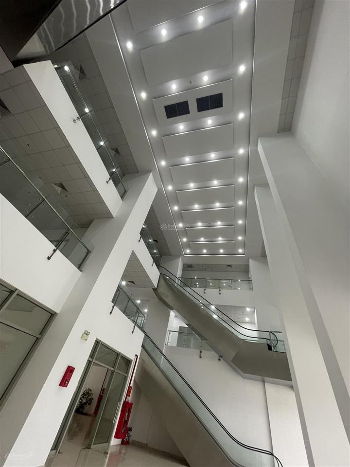 Chính chủ cần bán căn shop thương mại chân đế chung cư ia20 ciputra  76m  chỉ 3,x tỷ