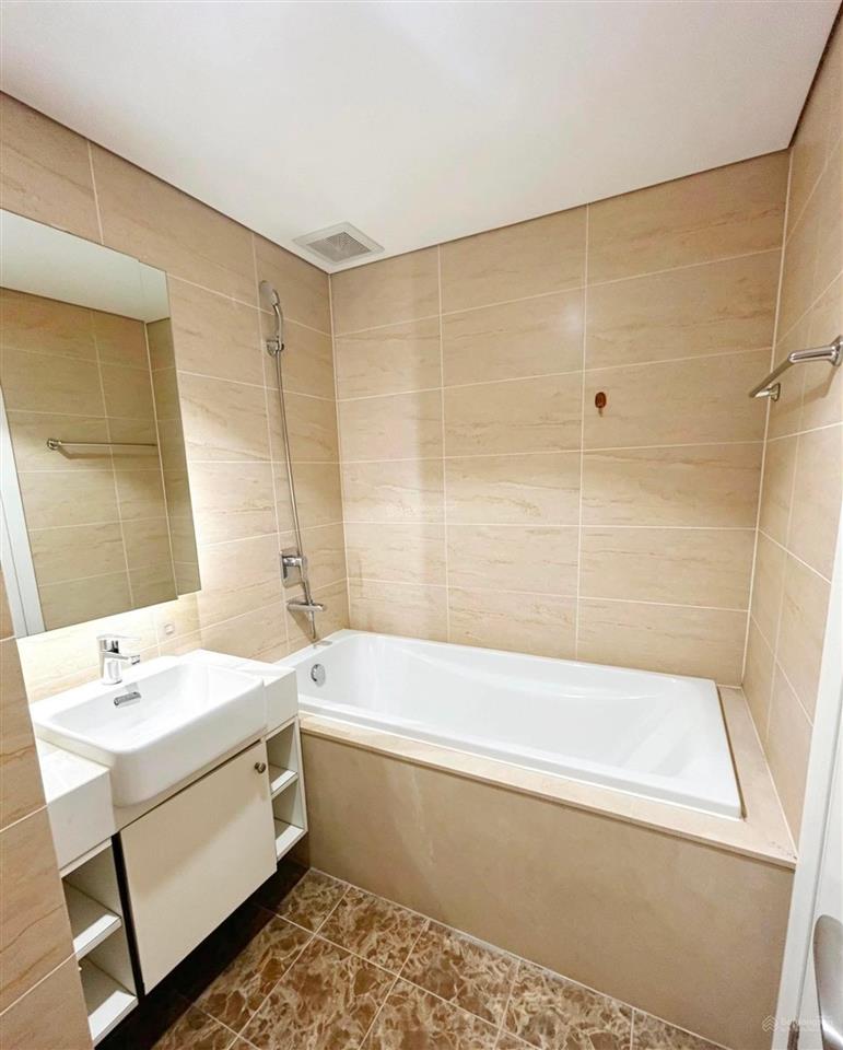 Cho thuê 2n chung cư dcapitale trần duy hưng view hồ bơi  có slot oto