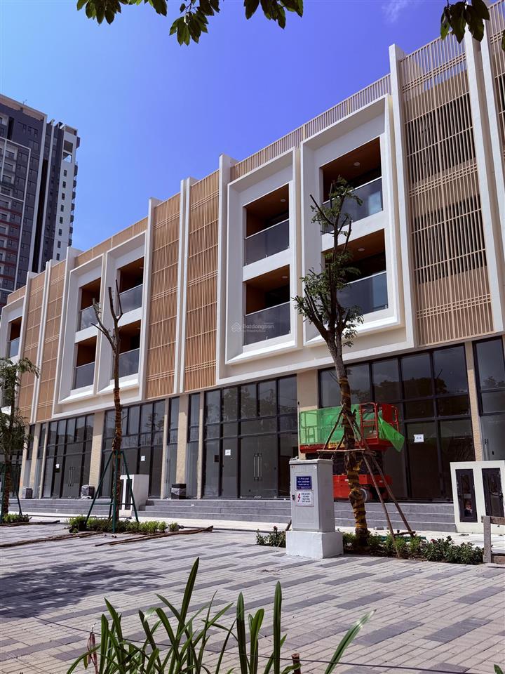 Bán biệt thự 3pn, 4wc essensia parkway giá đợt 1 sắp bàn giao chỉ 36 tỷ, 160m2