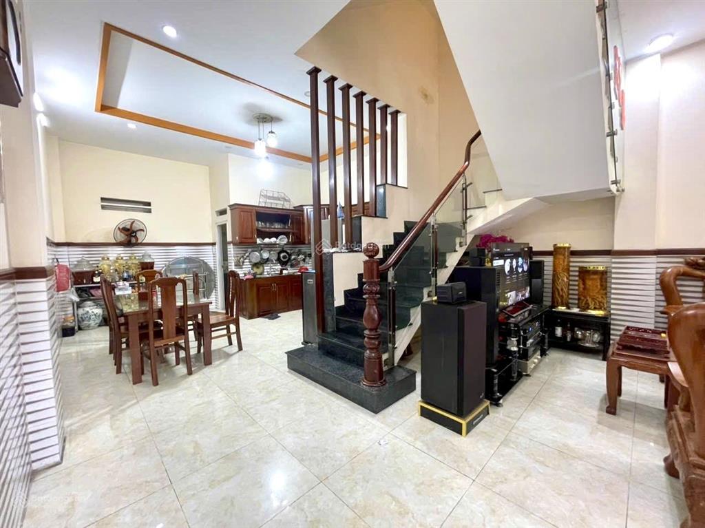 Chủ gấp bán, nhà 3 tầng, 5x16, hẻm xe hơi thông, đường nguyễn văn quá, chỉ 6 tỷ