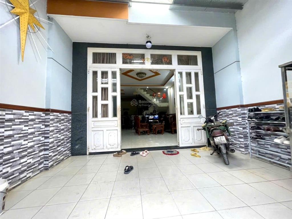 Chủ gấp bán, nhà 3 tầng, 5x16, hẻm xe hơi thông, đường nguyễn văn quá, chỉ 6 tỷ