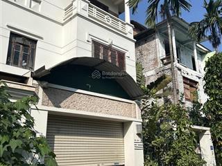 Bán gấp biệt thự siêu vip khu vực hiếm nhà bán giá 200tr/m ô tô vòng quanh ngay hồ đền lừ hiếm