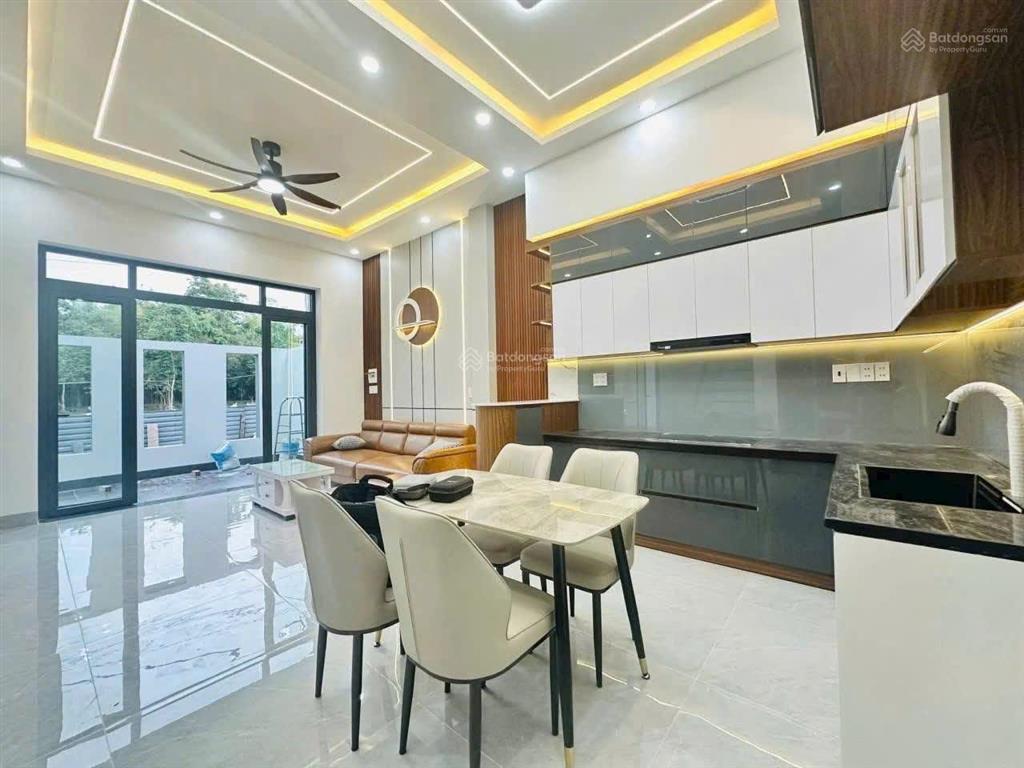 Nhà ngang 8m mới hoàn thiện cực thoáng sổ hông riêng trả trước chỉ 500 triệu