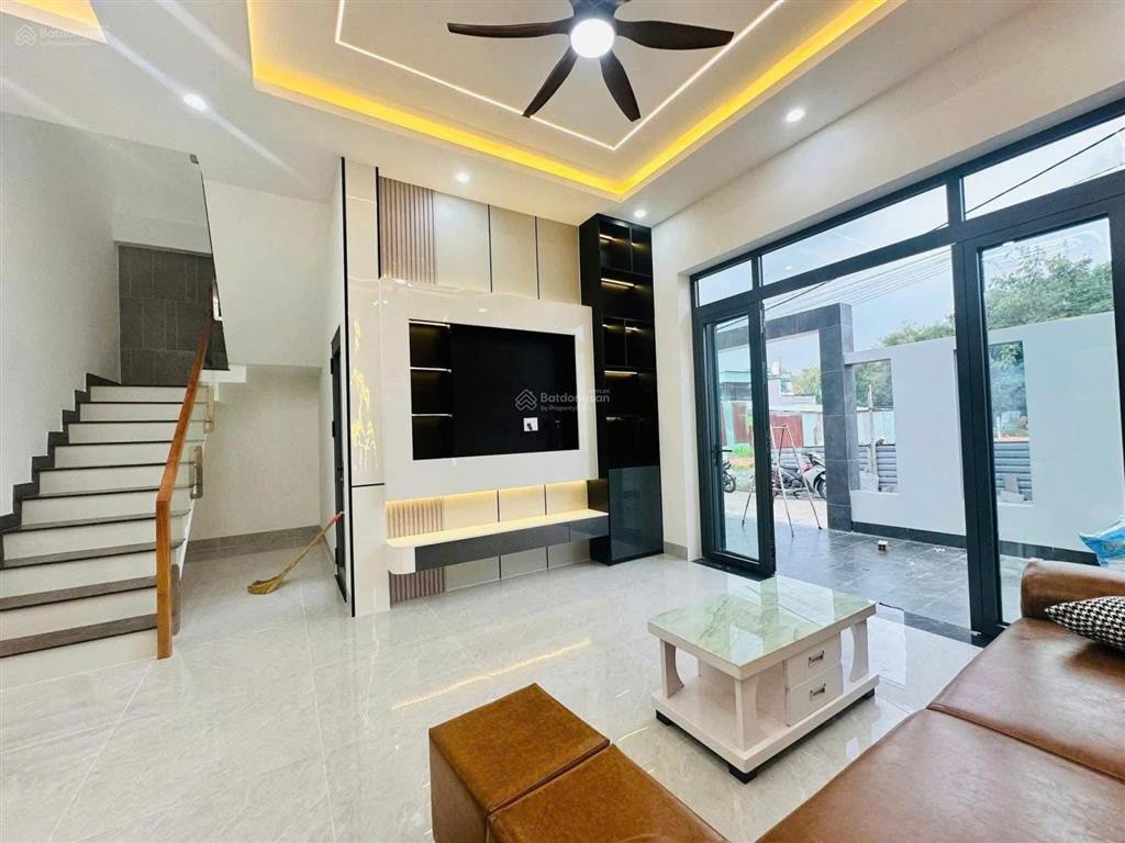 Nhà ngang 8m mới hoàn thiện cực thoáng sổ hông riêng trả trước chỉ 500 triệu