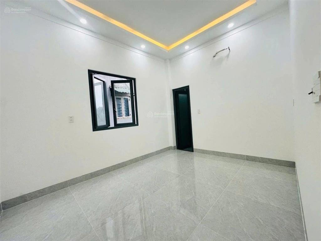 Nhà ngang 8m mới hoàn thiện cực thoáng sổ hông riêng trả trước chỉ 500 triệu