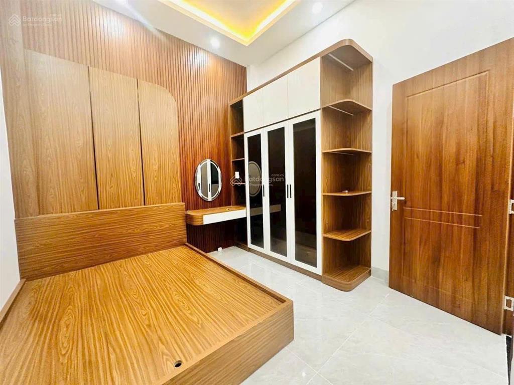 Nhà ngang 8m mới hoàn thiện cực thoáng sổ hông riêng trả trước chỉ 500 triệu