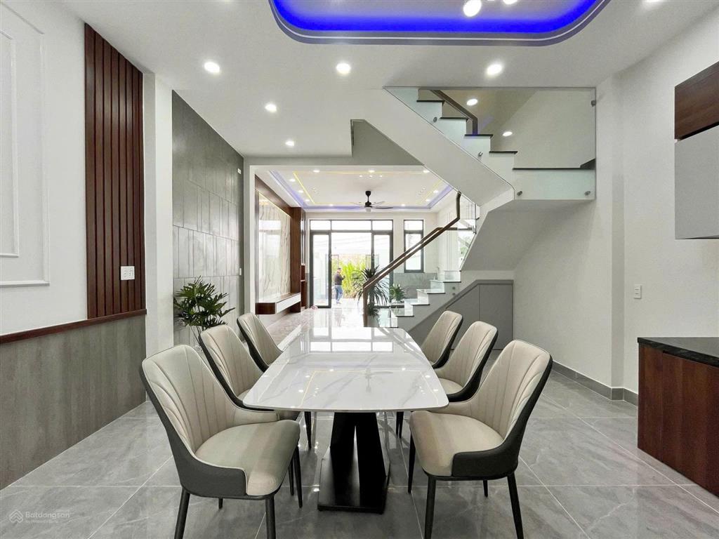 Thường xuyên đi công tác xa nên tôi cần bán lại căn nhà phường tân triều ngay đường trục 16