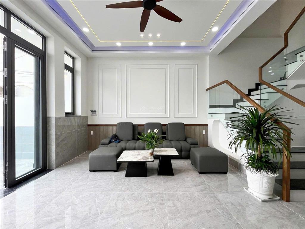 Thường xuyên đi công tác xa nên tôi cần bán lại căn nhà phường tân triều ngay đường trục 16