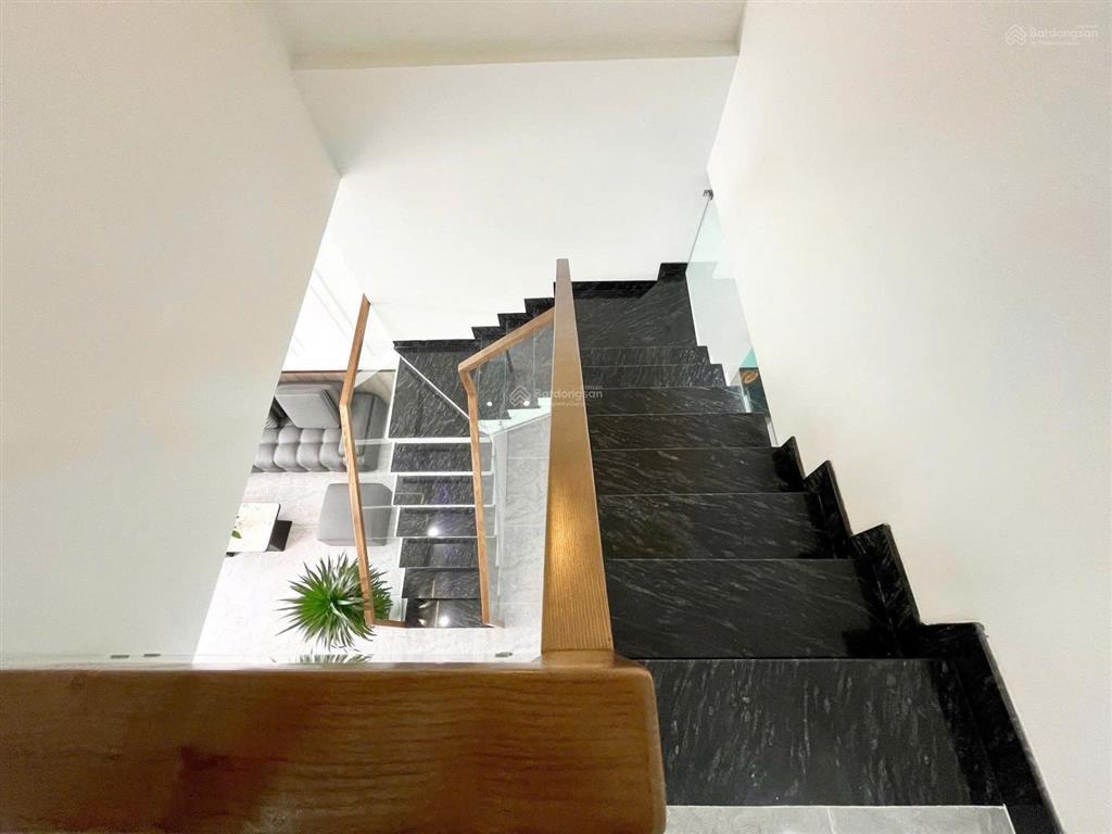 Thường xuyên đi công tác xa nên tôi cần bán lại căn nhà phường tân triều ngay đường trục 16