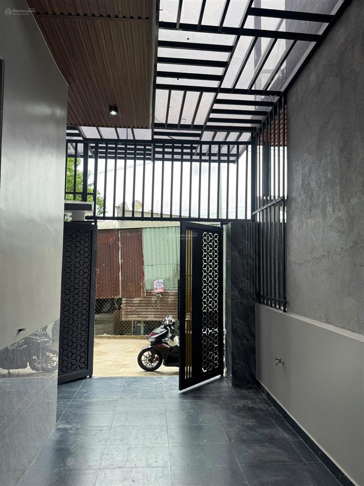 Thường xuyên đi công tác xa nên tôi cần bán lại căn nhà phường tân triều gần ngay đường trục 16