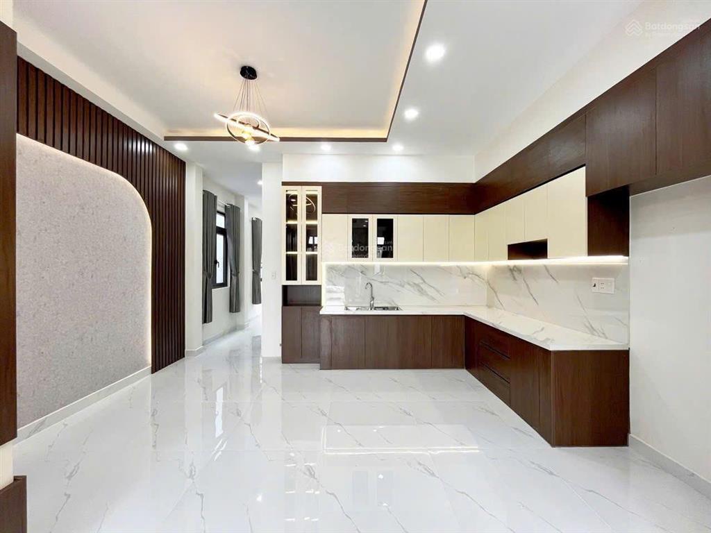Không cần phải thuê mặt bằng nữa. em bán căn này vừa ở được vừa kinh doanh buôn bán được