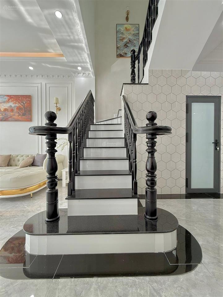 Nhà 2 lầu tân cổ điển mới xây ngay cổng chào phường tân triều  bán gấp 2 tỷ 050  100m2