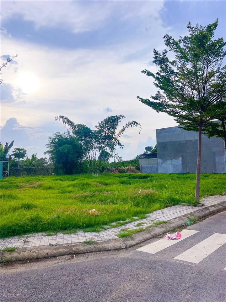 Tin cực hot, bán lô đất liền kề đối diện công viên ngay kdc tân bình mở rộng