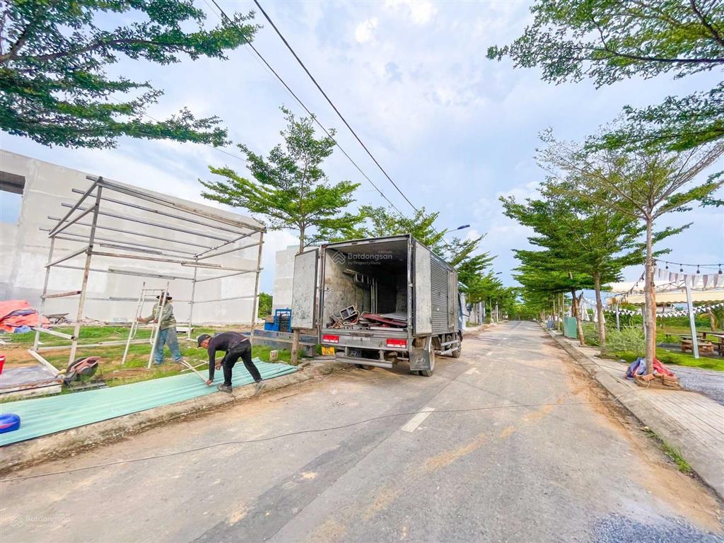 Tin cực hot, bán lô đất liền kề đối diện công viên ngay kdc tân bình mở rộng