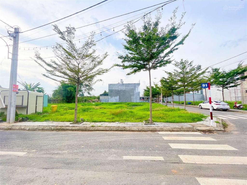 Tin cực hot, bán lô đất liền kề đối diện công viên ngay kdc tân bình mở rộng