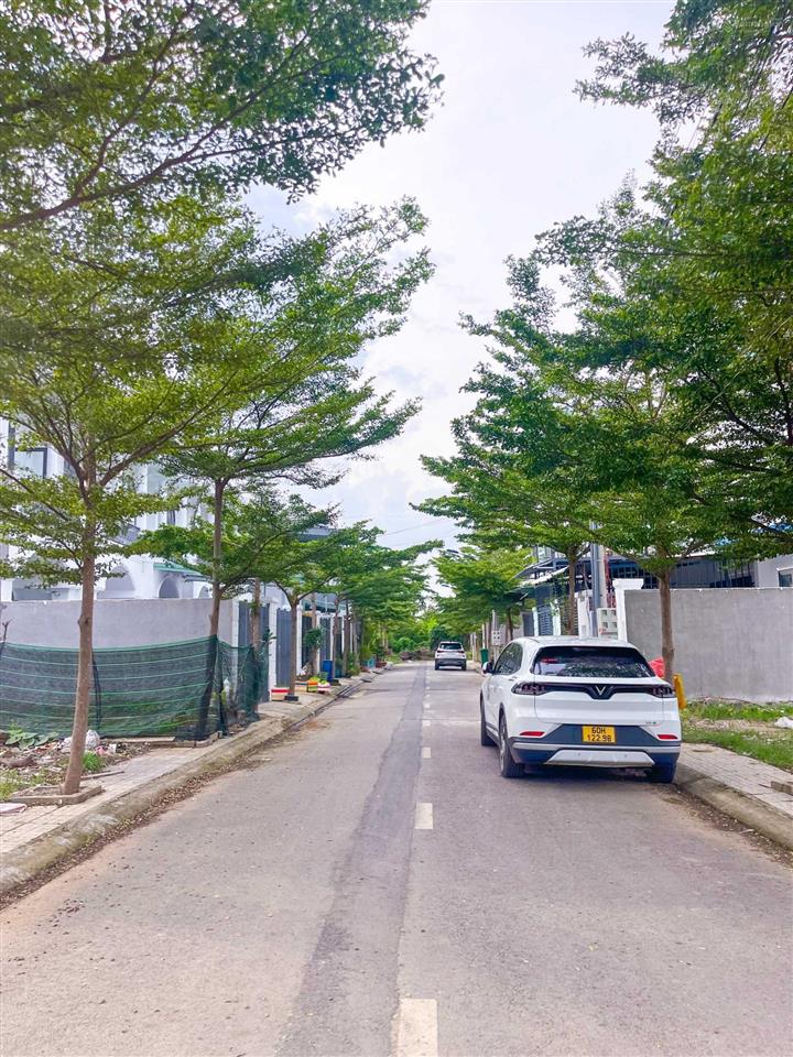 Tin cực hot, bán lô đất liền kề đối diện công viên ngay kdc tân bình mở rộng