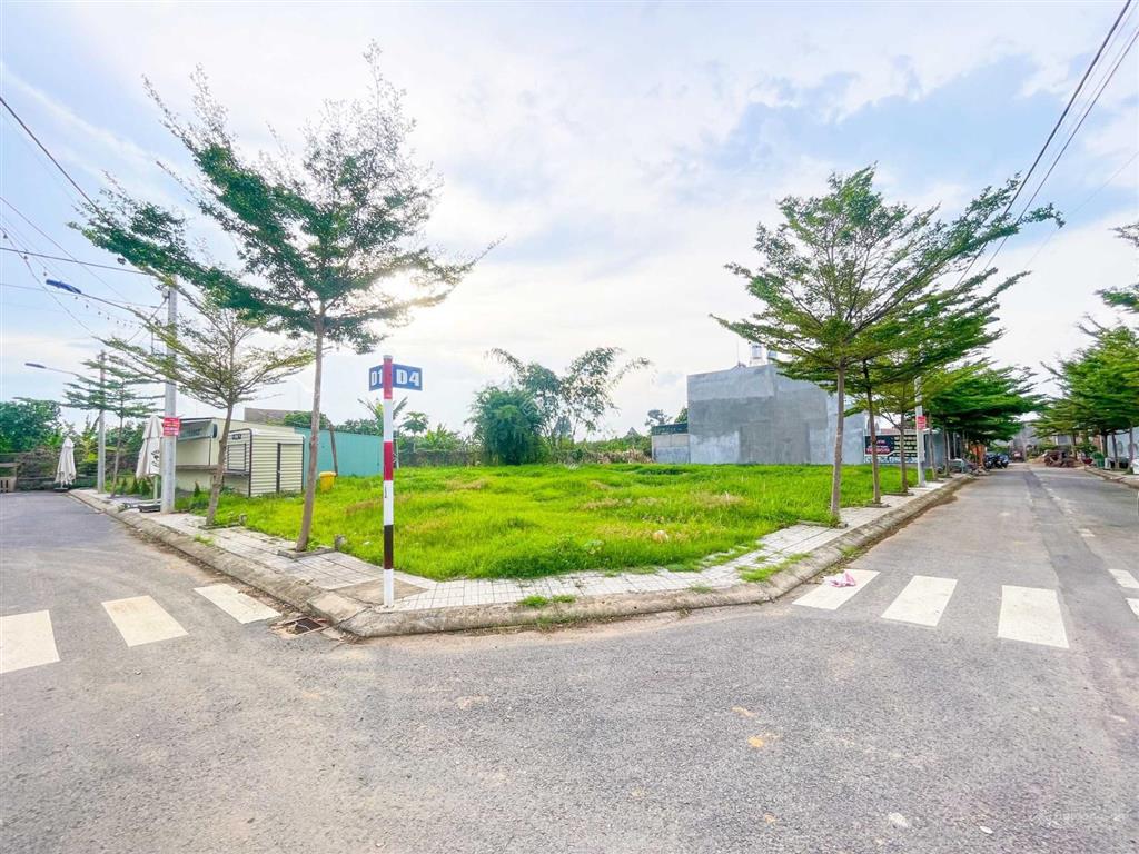 Tin cực hot, bán lô đất liền kề đối diện công viên ngay kdc tân bình mở rộng