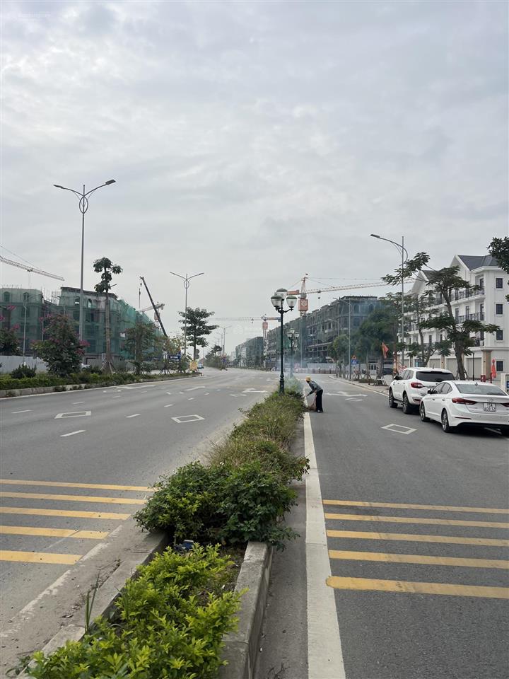 Mặt đường trục chính 26m từ khu d vào khu c tđc bắc sông cấm thông thẳng ra cầu nguyễn trãi