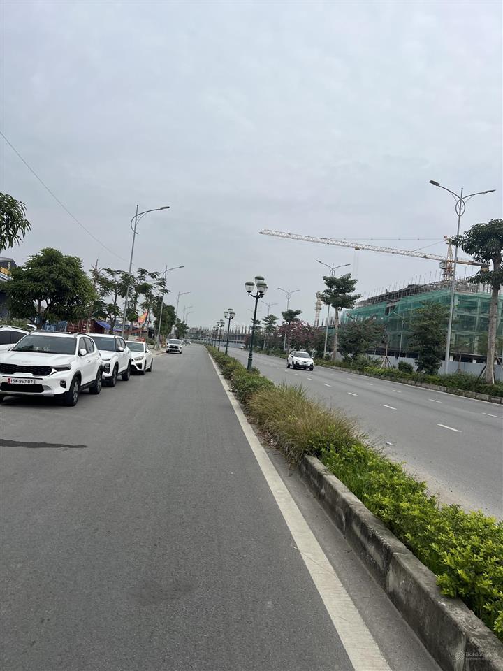 Mặt đường trục chính 26m từ khu d vào khu c tđc bắc sông cấm thông thẳng ra cầu nguyễn trãi