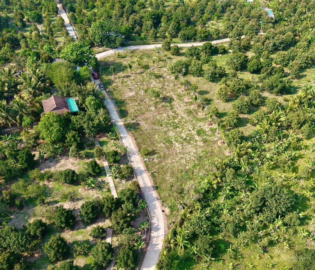Bán đất thổ cư trung tâm xã sông cầu cách đường tl2 chỉ 200m