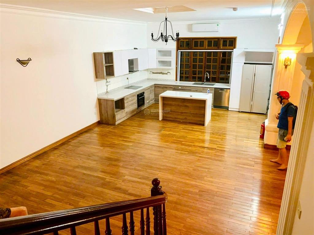 Siêu phẩm villa tây hồ 350m2  5t mt6.5 mgiá 330 tỷ.