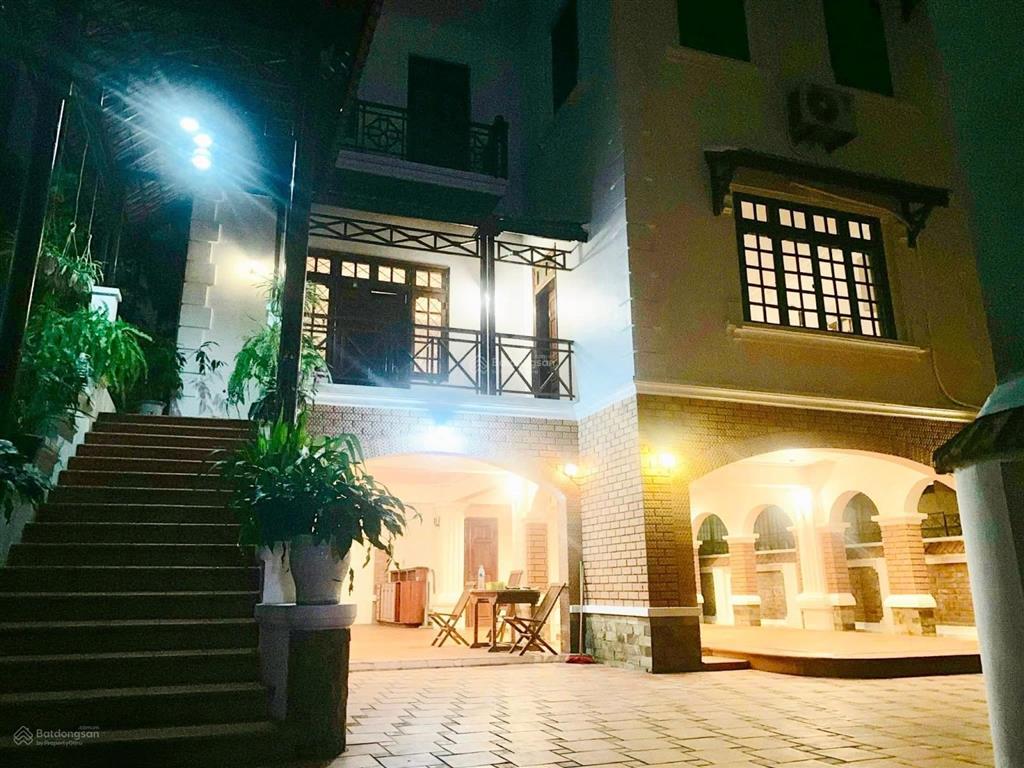 Siêu phẩm villa tây hồ 350m2  5t mt6.5 mgiá 330 tỷ.