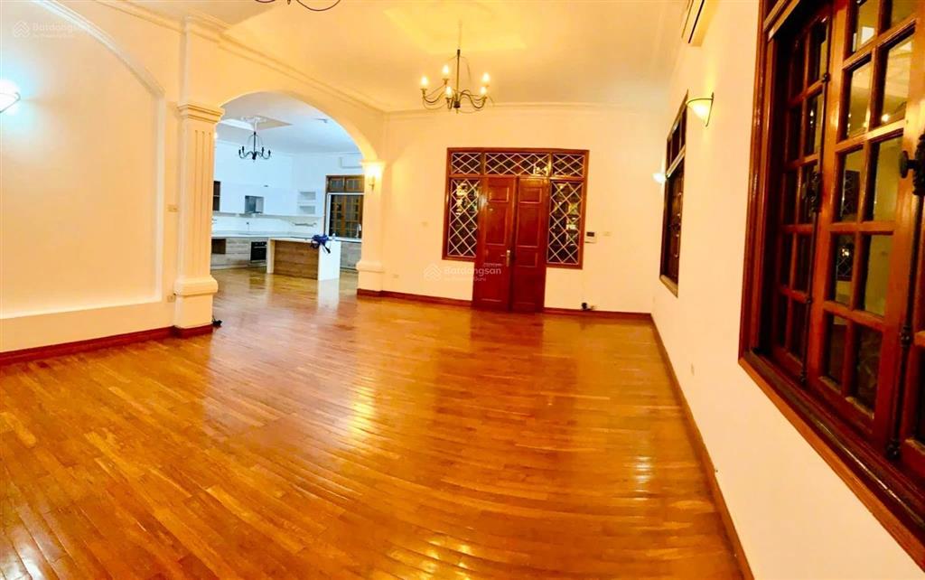 Siêu phẩm villa tây hồ 350m2  5t mt6.5 mgiá 330 tỷ.