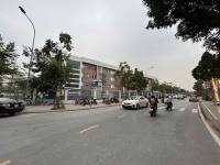 Hiếm có khó tìm tòa văn phòng phố cổ linh 100m² 8 tầng hầm view công viên dòng tiền khủng 45.6 tỷ