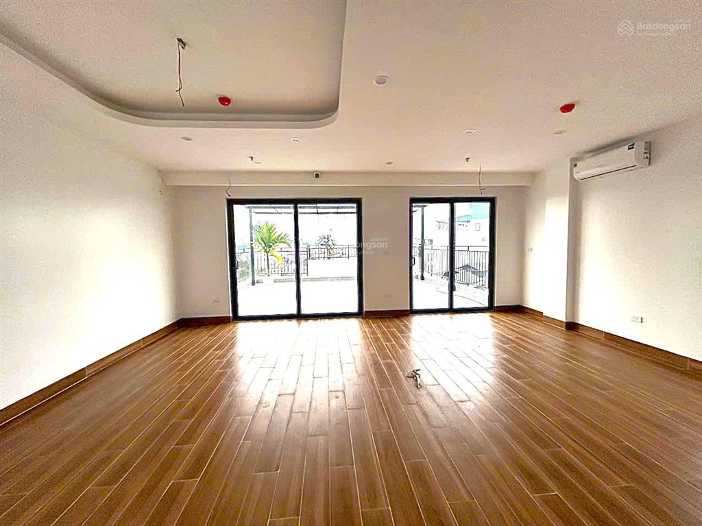 Hiếm có khó tìm tòa văn phòng phố cổ linh 100m² 8 tầng hầm view công viên dòng tiền khủng 45.6 tỷ