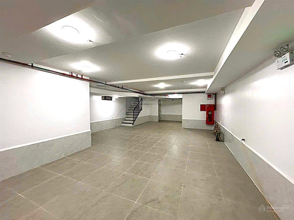 Hiếm có khó tìm tòa văn phòng phố cổ linh 100m² 8 tầng hầm view công viên dòng tiền khủng 45.6 tỷ