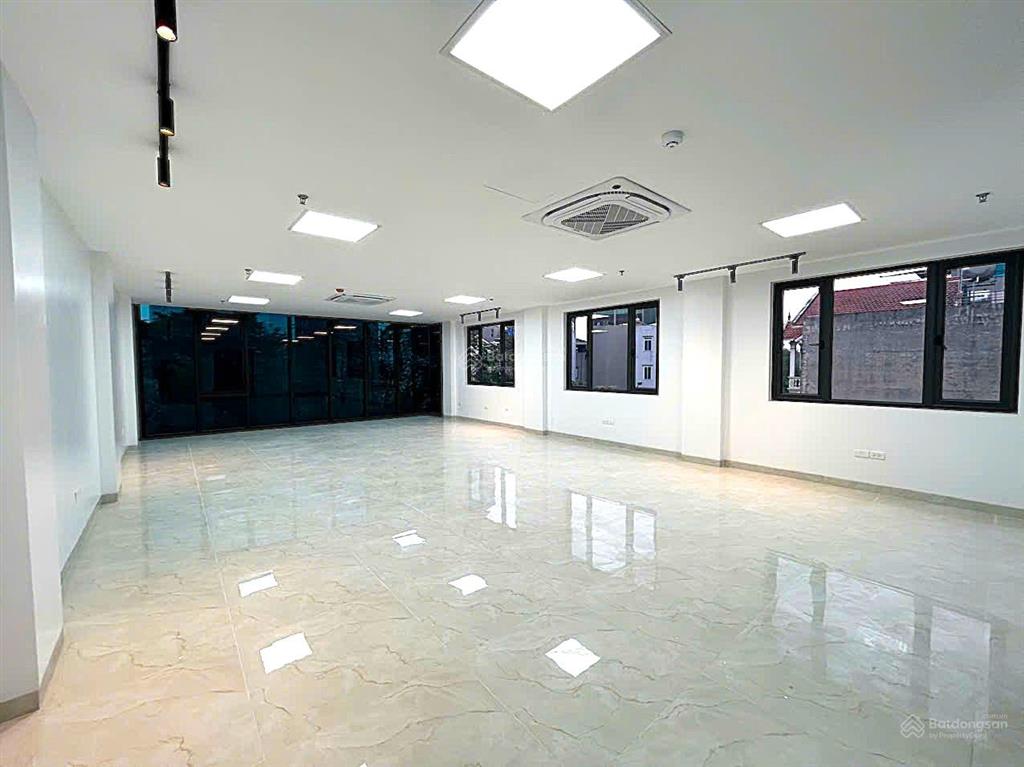 Hiếm có khó tìm tòa văn phòng phố cổ linh 100m² 8 tầng hầm view công viên dòng tiền khủng 45.6 tỷ
