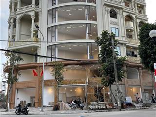 Em linh bán căn nhà độc tôn ở bát khối dt 50m2x7 tầng, có thang máy, vỉa hè rộng, trung tâm