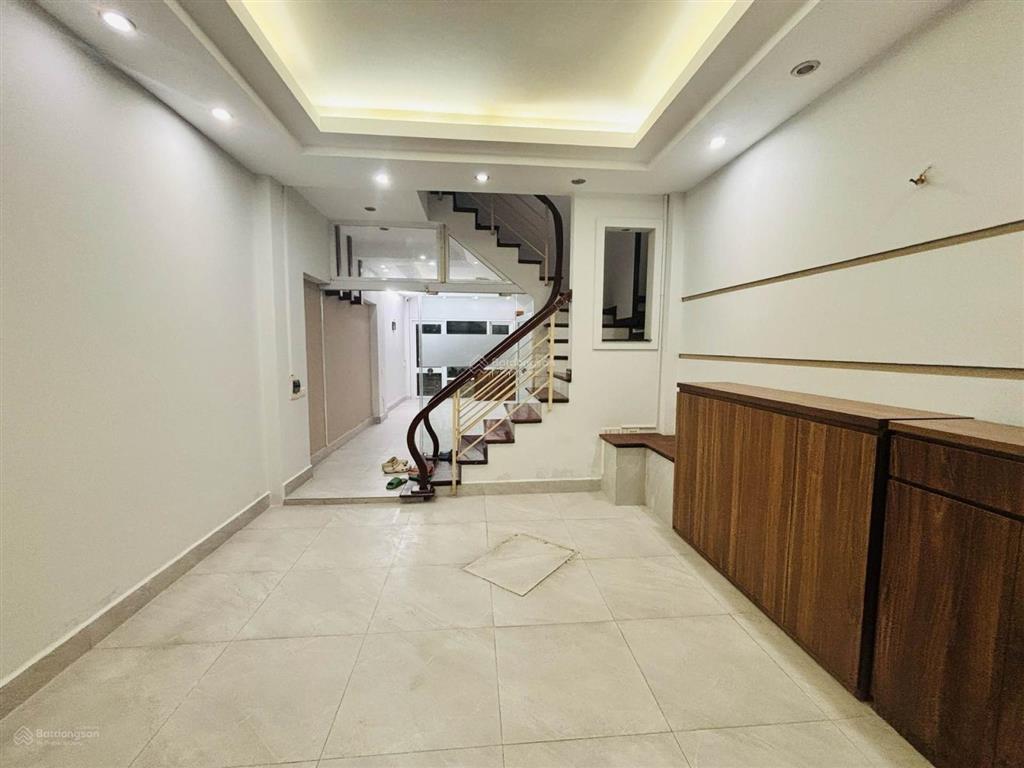 13.5 tỷ nhà dân xây cầu giấy 52m² x 5 tầng ngõ thoáng phố nguyễn văn huyên