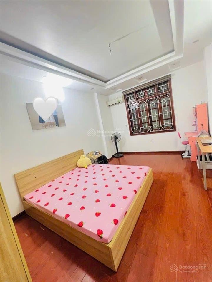 8 tỷ nhà 5 tầng ngõ thông phố xuân thủy căn góc 2 mặt thoáng phường cầu giấy
