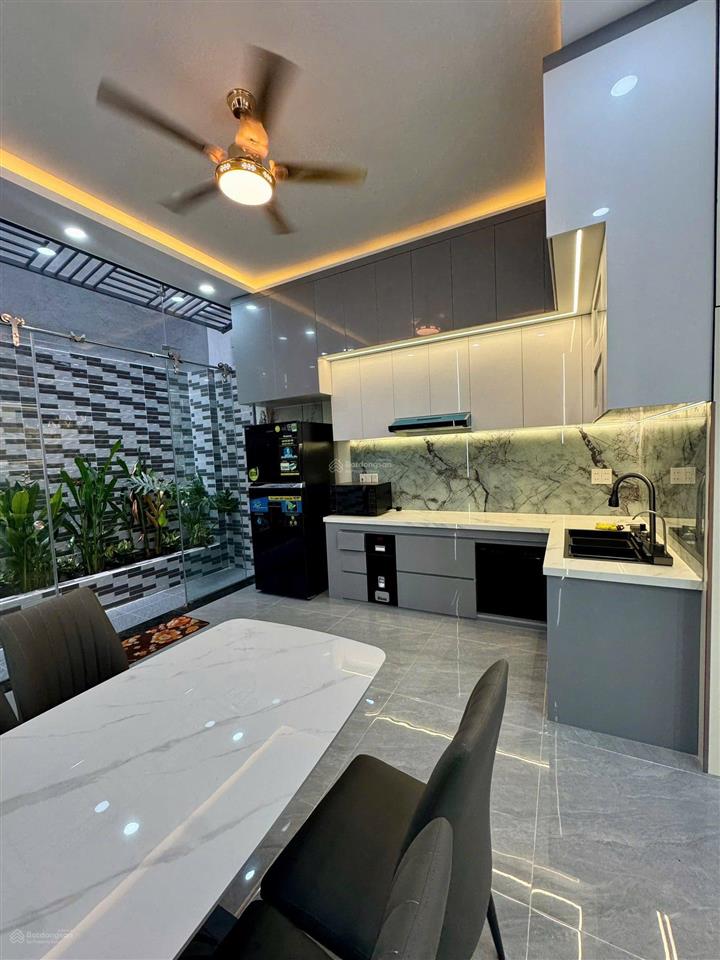 Cần bán nhà 2 lầu  65m2 ngay đường nam cao, quận 9. giá 6 tỷ 390, mặt tiền 8m, dân cư an ninh