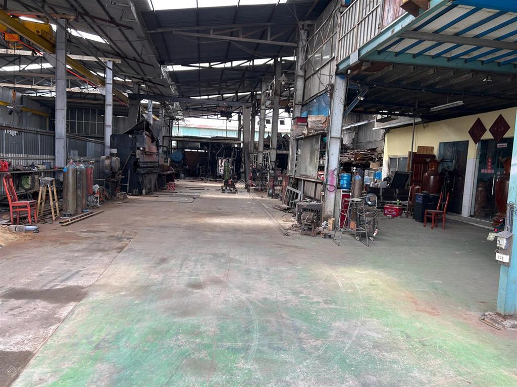 Cho thuê mặt bằng nhà xưởng mặt tiền ql1a 1000m2 80tr, 20x50 p. tân thới nhất